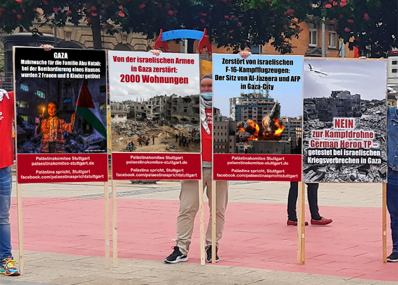 Kundgebung: Vier Plakate mit Fotos der Zerströrungen in Gaza