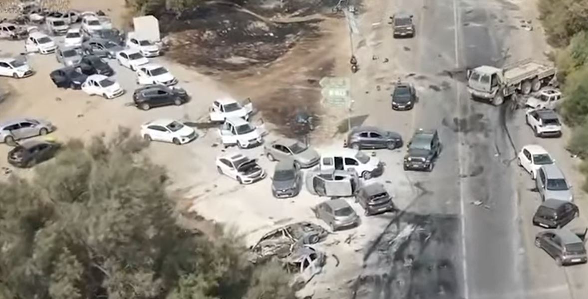 Im November stapelten sich Fahrzeuge in der Nähe der südisraelischen Stadt Netivot in der Nähe des Gazastreifens.