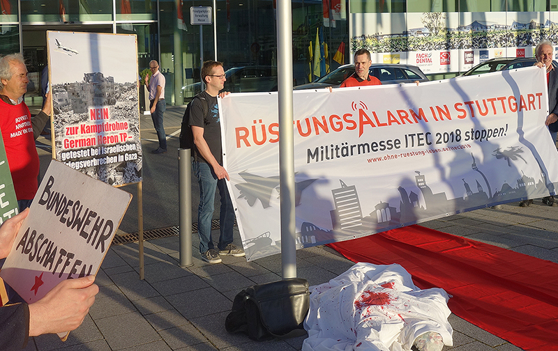 Protest gegen die ITEC Rüstungsmesse in Stuttgart